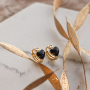 Combinez ces bagues et boucles d&rsquo;oreilles color&eacute;es avec des bijoux faits main
