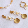 Ainsi vous cr&eacute;ez une collection de bijoux avec des pendentifs coquillage