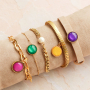 Bracelets et boucles d&rsquo;oreilles avec cabochons assortis 