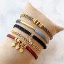 Voici comment utiliser le ruban &eacute;lastique Ibiza pour une collection de bracelets