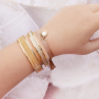 Soyez cr&eacute;atif(ve) avec des bracelets jonc et du ruban &eacute;lastique