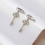 Cr&eacute;ation de boucles d&rsquo;oreilles et de colliers avec breloques cl&eacute;