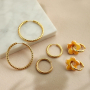Lancez-vous avec les boucles d'oreilles cr&eacute;oles en acier inoxydable et les boucles d'oreilles en acier inoxydable avec des cha&icirc;nes