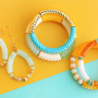 Fabriquer des bijoux avec des perles acryliques tube torsad&eacute;