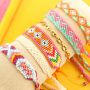 Comment pr&eacute;senter des bracelets et des cha&icirc;nes de chevilles tendance ?