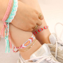 Comment pr&eacute;senter des bracelets et des cha&icirc;nes de chevilles tendance ?