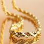 Associez colliers et bracelets en acier inoxydable