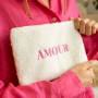 Pochettes en peluche compactes et indispensables