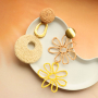 Cr&eacute;ez des colliers, boucles d'oreilles et bagues avec des pendentifs et articles en raphia