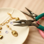 Cr&eacute;ez des colliers et des bracelets enjou&eacute;s avec des breloques en forme de coeur en acier inoxydable