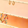 Beaux pr&eacute;sentoirs &agrave; bijoux pour mettre en valeur tous vos bijoux