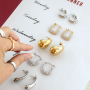Inspiration bijou avec des boucles d'oreilles en acier inoxydable