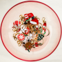 Cr&eacute;ez vos propres d&eacute;corations de No&euml;l avec des breloques en m&eacute;tal