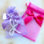 Cr&eacute;ez des cadeaux uniques avec des sachets en organza et des ornements &eacute;l&eacute;gants