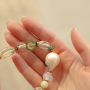 Mix & match  des perles acryliques avec des d&eacute;tails dor&eacute;s