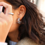 Soyez cr&eacute;atif avec des boucles d'oreilles et bracelets en acier inoxydable