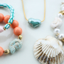 Mix & match avec des perles en c&eacute;ramique grecque