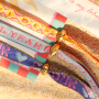 Cr&eacute;ez des bracelets uniques avec rubans et perles stoppeurs