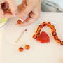 Mix & match : cr&eacute;ez des colliers d'automne avec des perles acryliques