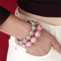 Cr&eacute;ez des bijoux color&eacute;s avec des perles acryliques DQ &agrave; rayures