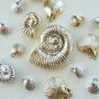 Inspiration avec perles et pendentifs acryliques