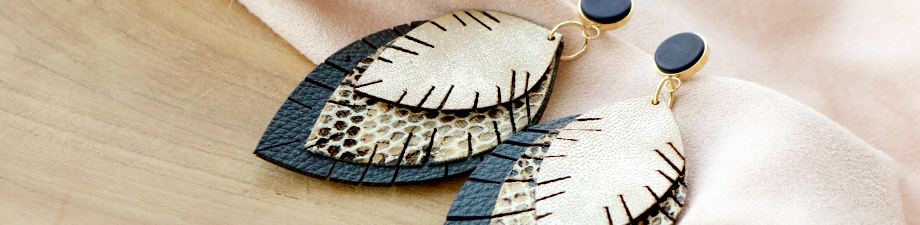 Pendentifs et connecteurs en cuir