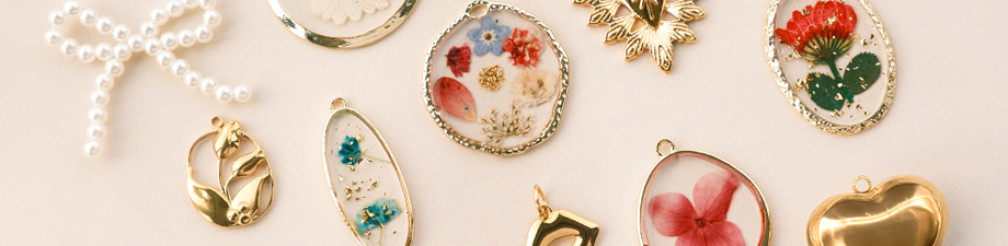 Nouvelles breloques classiques avec fleurs s&eacute;ch&eacute;es